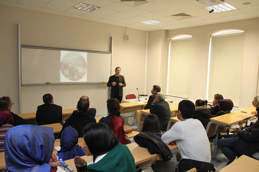 https://ebe.fsm.edu.tr/resimler/upload/Fotograflarla-Yahya-Kemal-Semineri-Gerceklestirildi-1260314.jpg